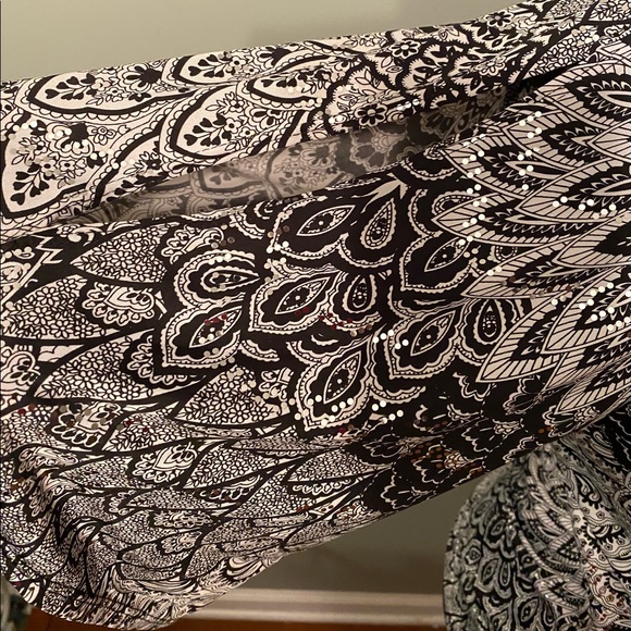 Women’s 1X print & sequined blouse - Picture 5 of 8